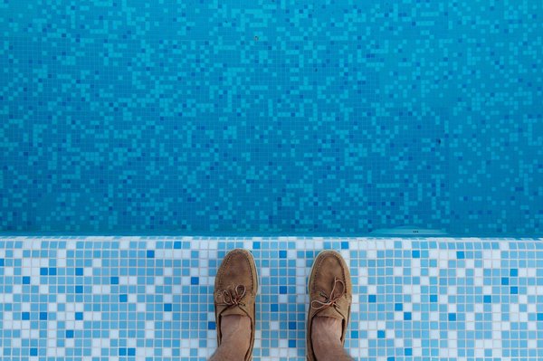 les avantages d'une piscine à débordement
